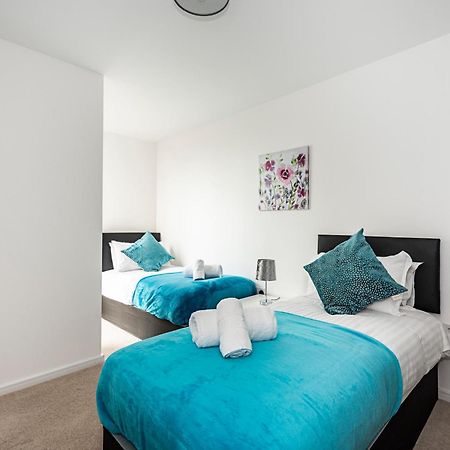 Chiswick Park 3 Bed 3 Bath West London - Parking Διαμέρισμα Εξωτερικό φωτογραφία