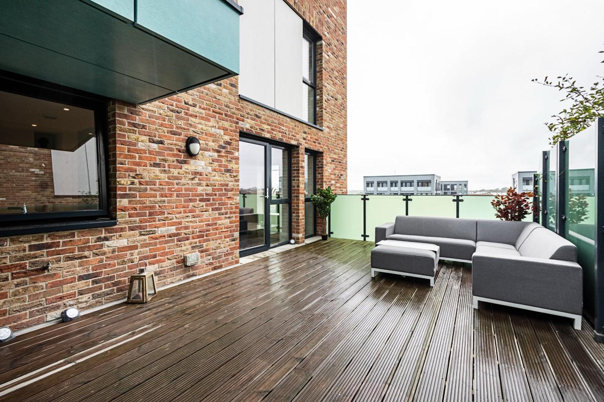 Chiswick Park 3 Bed 3 Bath West London - Parking Διαμέρισμα Εξωτερικό φωτογραφία