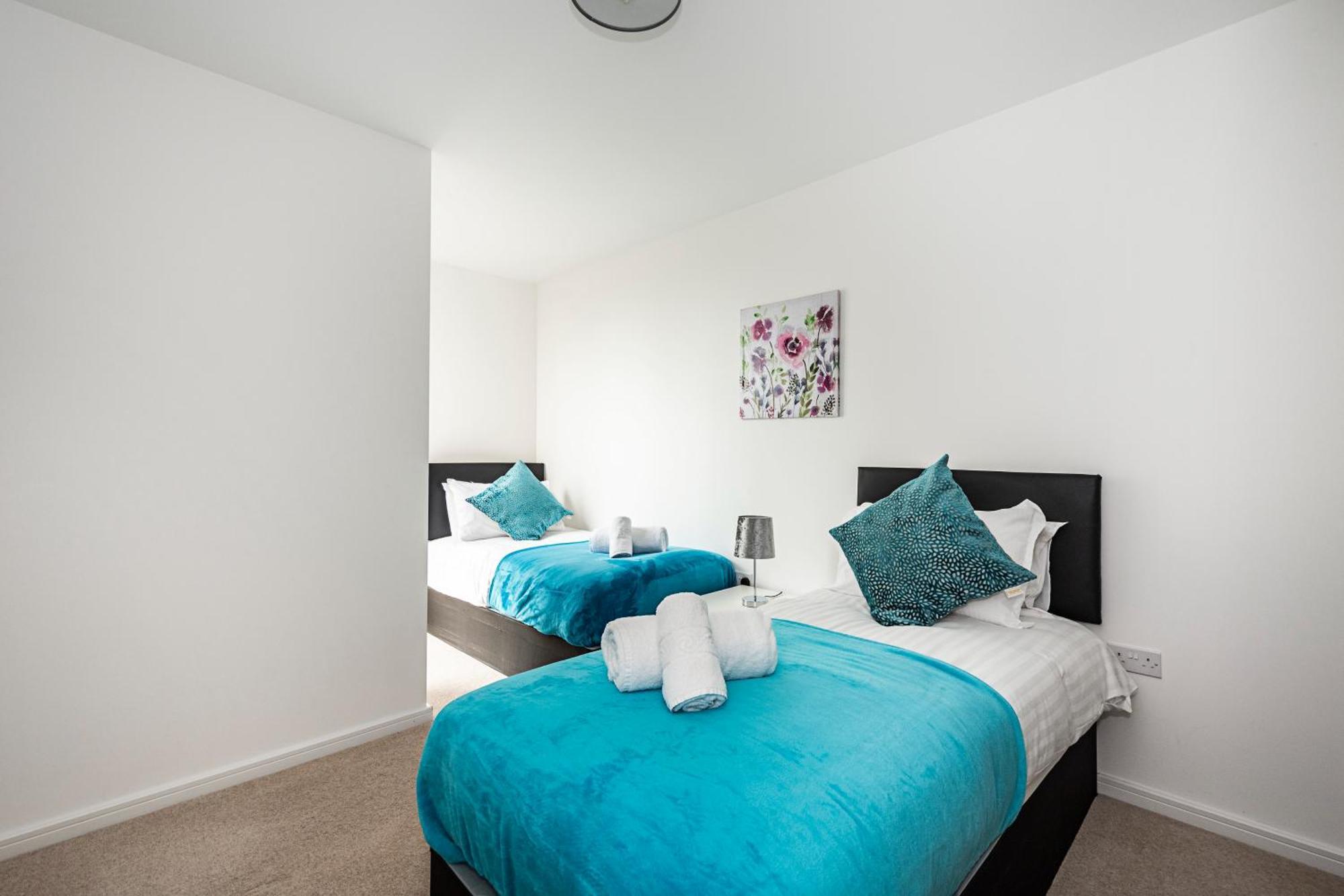 Chiswick Park 3 Bed 3 Bath West London - Parking Διαμέρισμα Εξωτερικό φωτογραφία