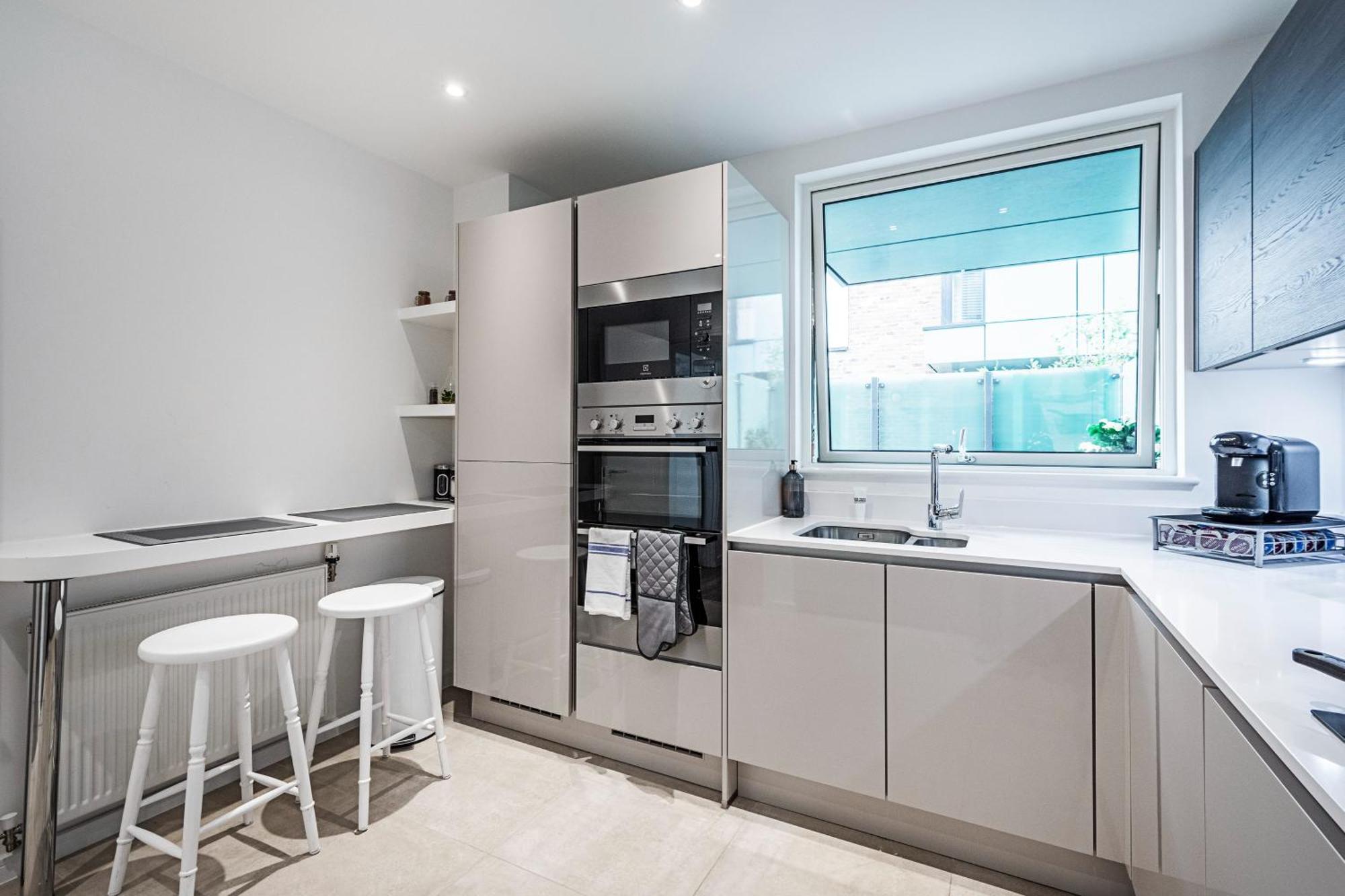 Chiswick Park 3 Bed 3 Bath West London - Parking Διαμέρισμα Εξωτερικό φωτογραφία