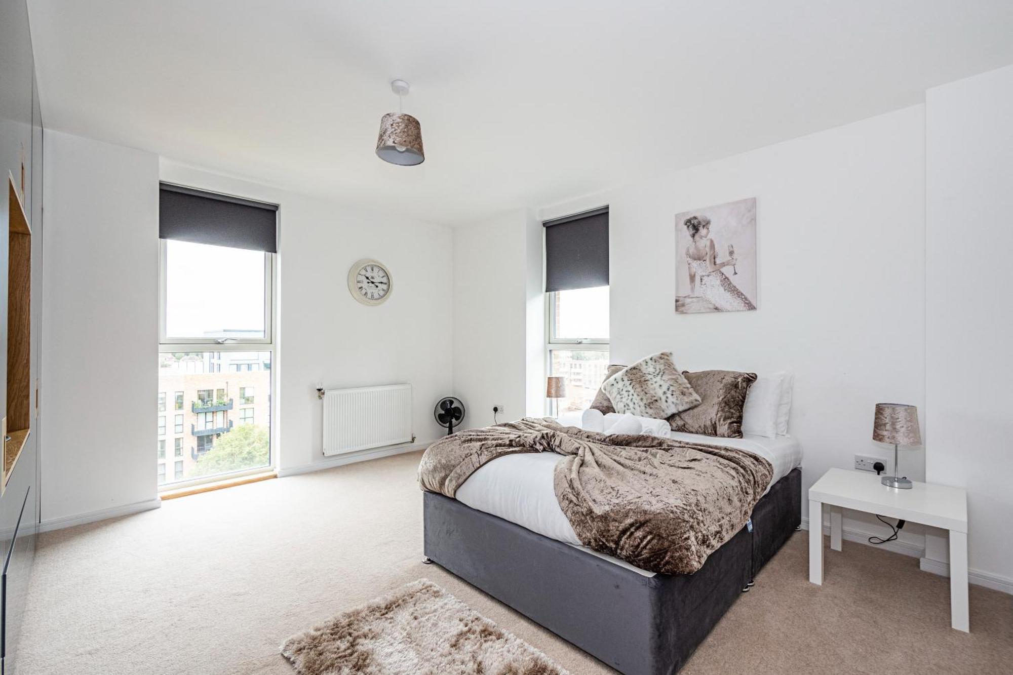 Chiswick Park 3 Bed 3 Bath West London - Parking Διαμέρισμα Εξωτερικό φωτογραφία