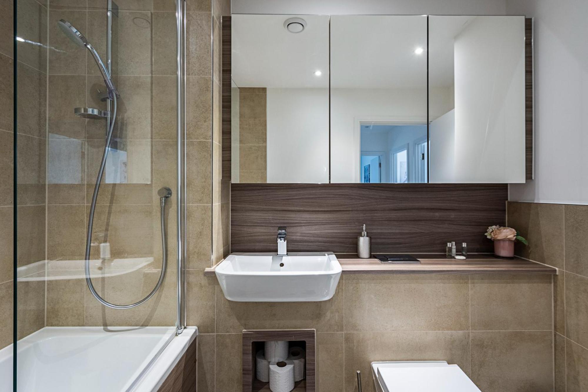 Chiswick Park 3 Bed 3 Bath West London - Parking Διαμέρισμα Εξωτερικό φωτογραφία