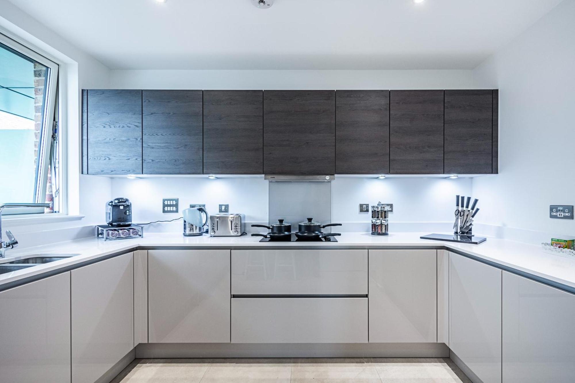 Chiswick Park 3 Bed 3 Bath West London - Parking Διαμέρισμα Εξωτερικό φωτογραφία