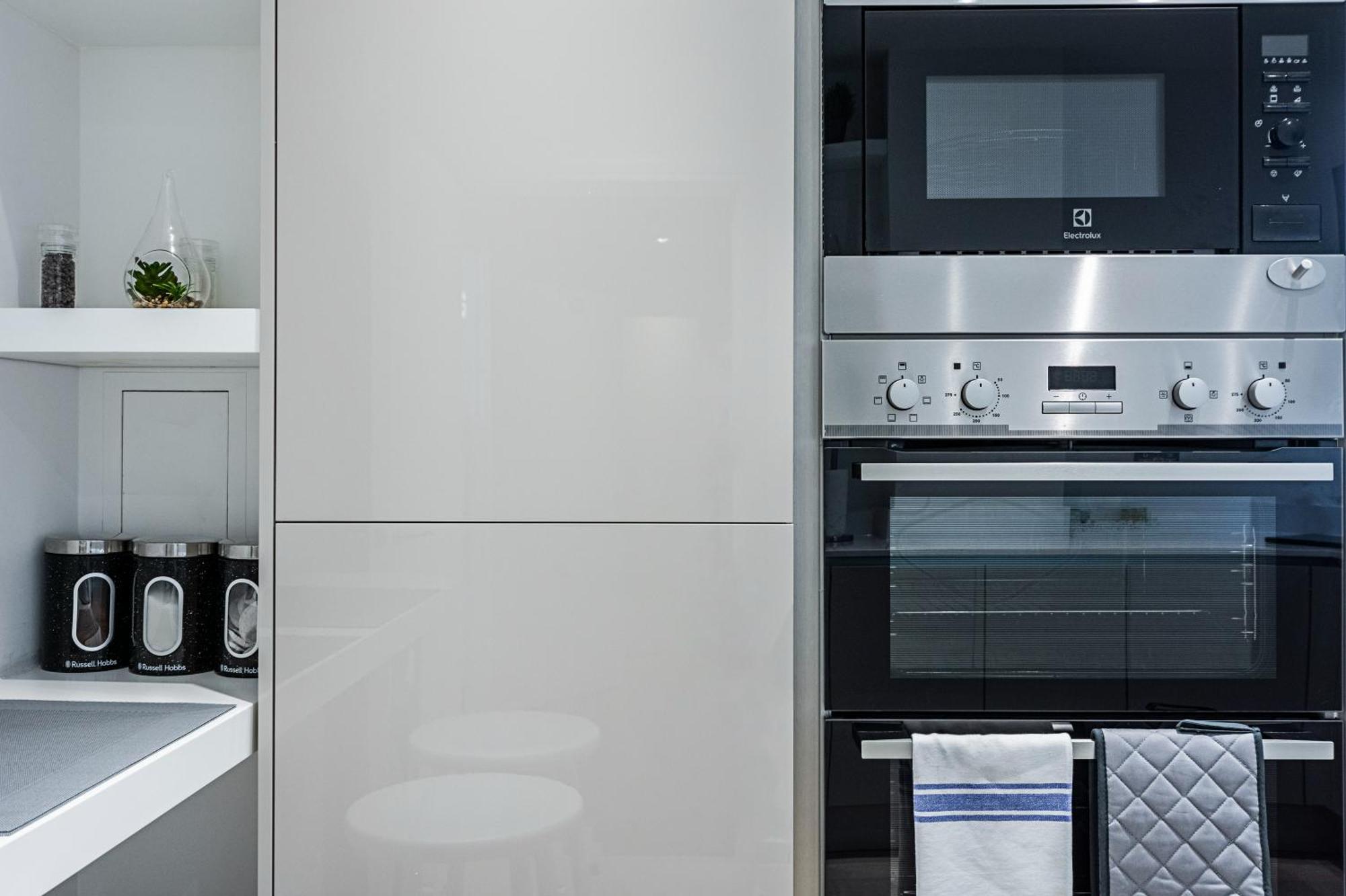 Chiswick Park 3 Bed 3 Bath West London - Parking Διαμέρισμα Εξωτερικό φωτογραφία