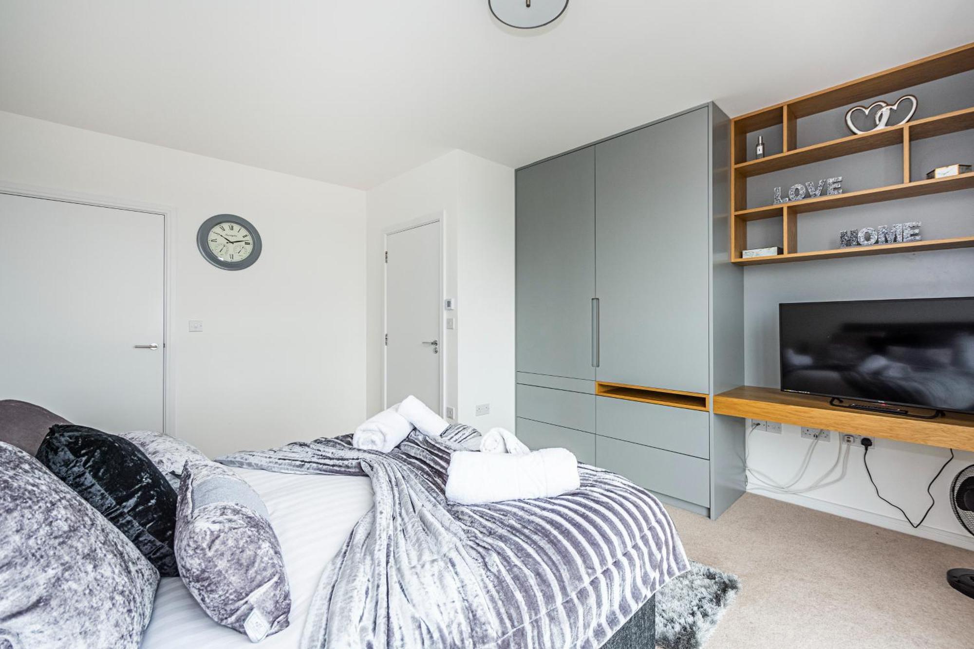 Chiswick Park 3 Bed 3 Bath West London - Parking Διαμέρισμα Εξωτερικό φωτογραφία