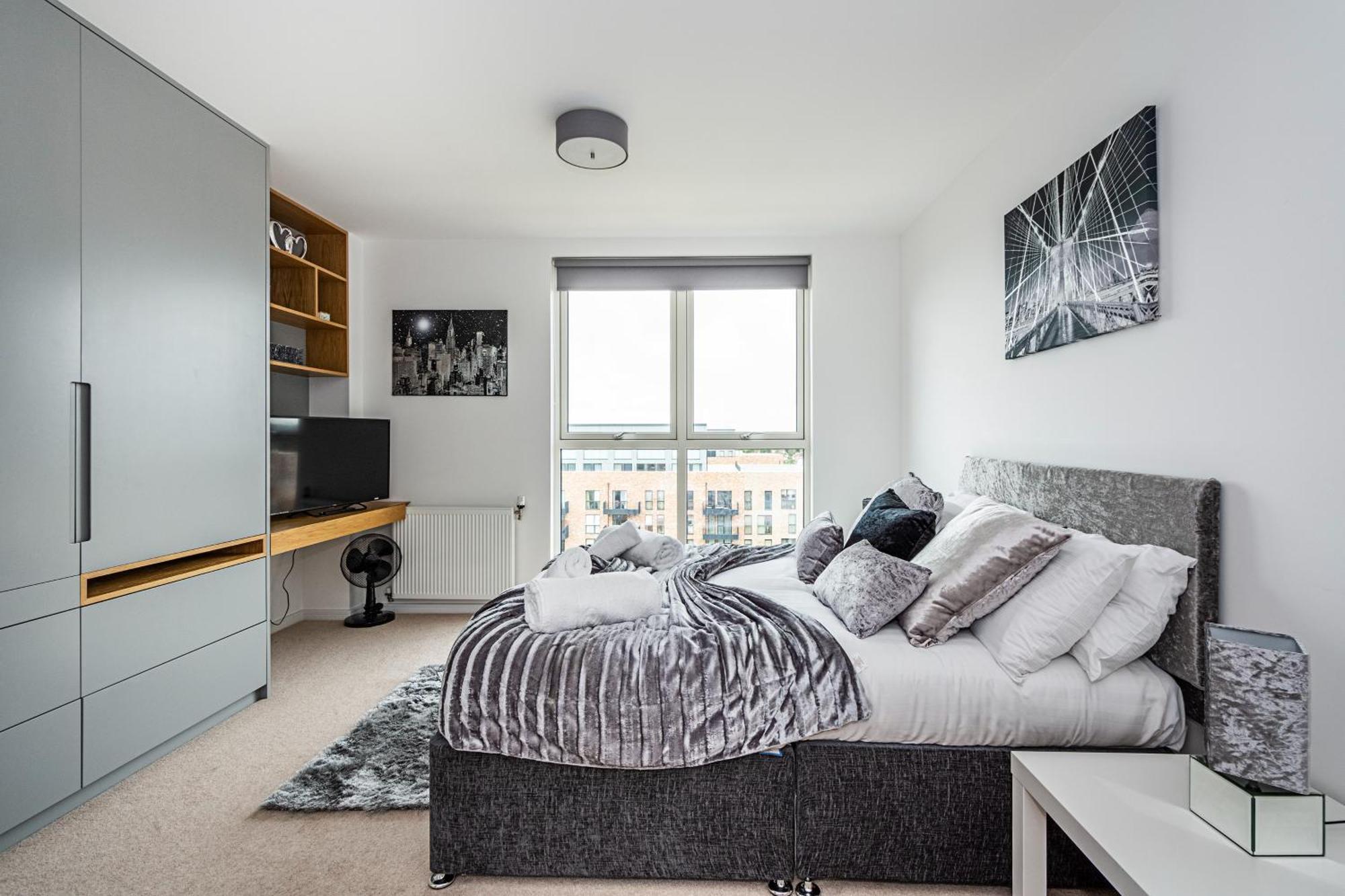 Chiswick Park 3 Bed 3 Bath West London - Parking Διαμέρισμα Εξωτερικό φωτογραφία