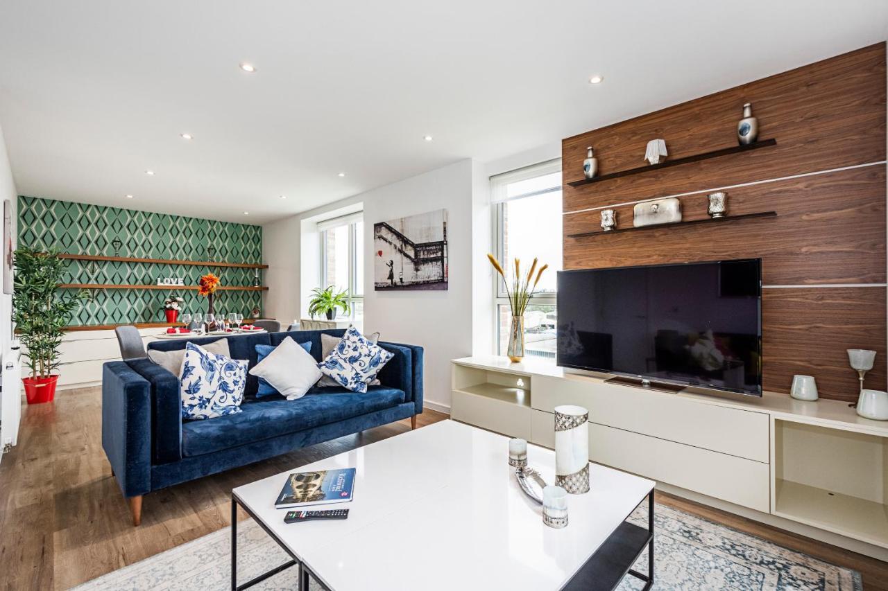 Chiswick Park 3 Bed 3 Bath West London - Parking Διαμέρισμα Εξωτερικό φωτογραφία
