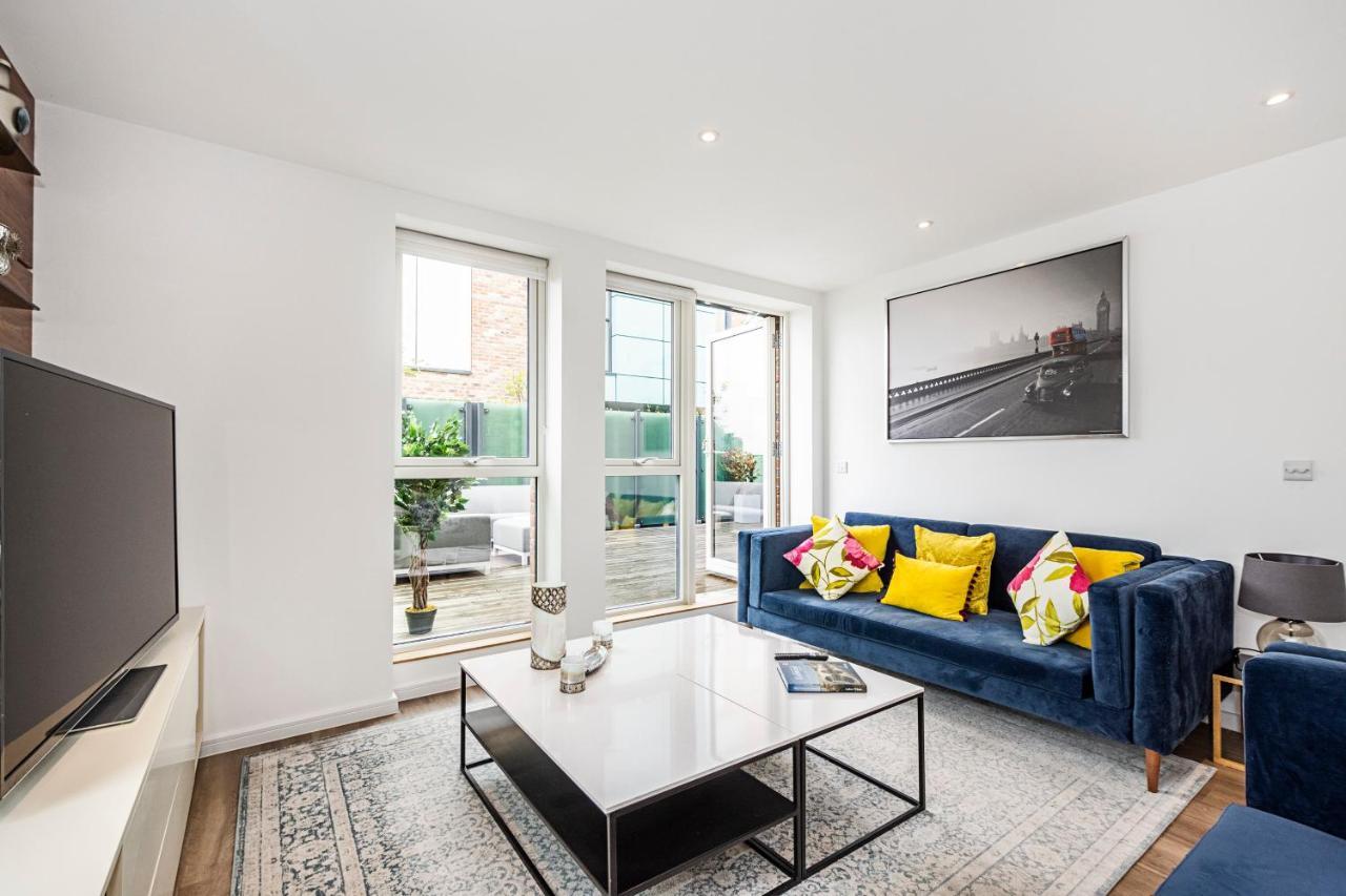 Chiswick Park 3 Bed 3 Bath West London - Parking Διαμέρισμα Εξωτερικό φωτογραφία