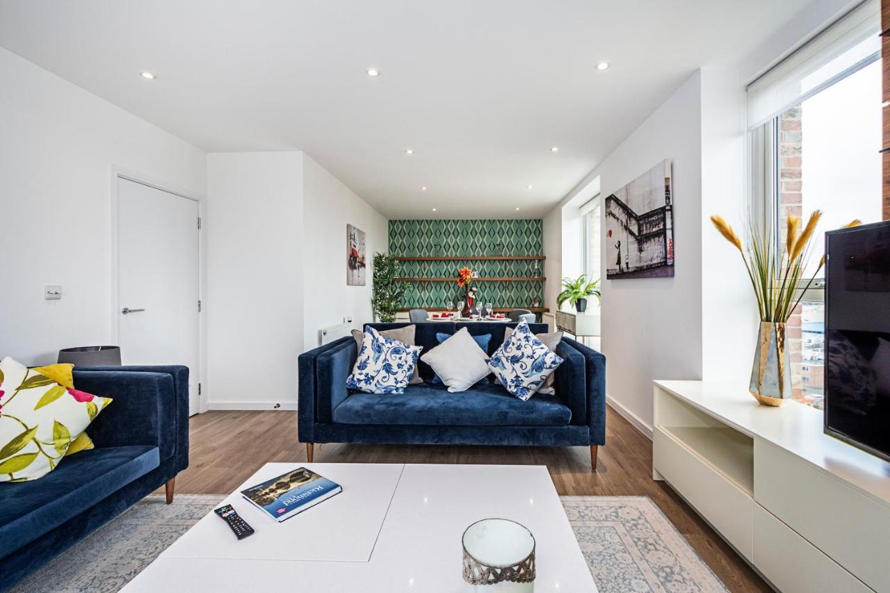 Chiswick Park 3 Bed 3 Bath West London - Parking Διαμέρισμα Εξωτερικό φωτογραφία