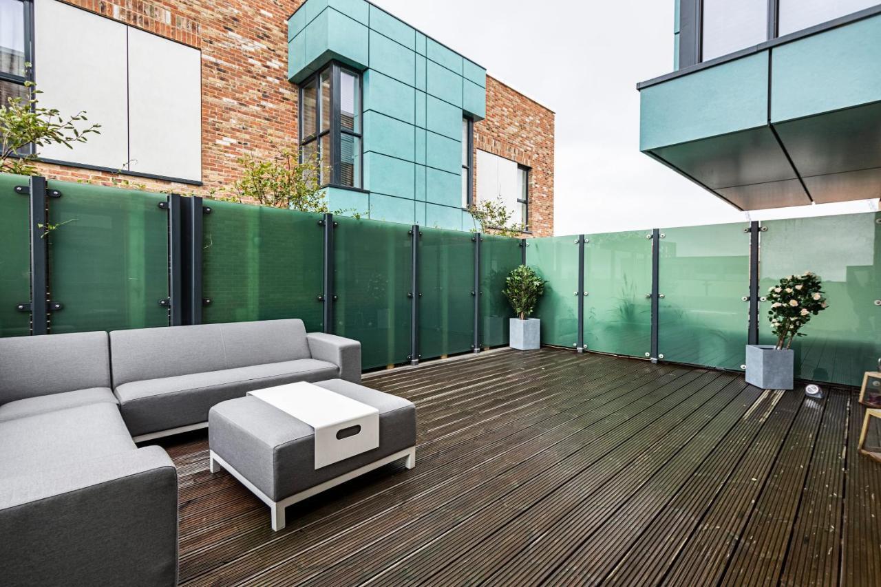 Chiswick Park 3 Bed 3 Bath West London - Parking Διαμέρισμα Εξωτερικό φωτογραφία