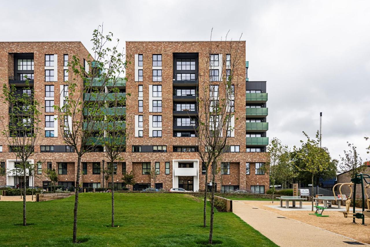 Chiswick Park 3 Bed 3 Bath West London - Parking Διαμέρισμα Εξωτερικό φωτογραφία