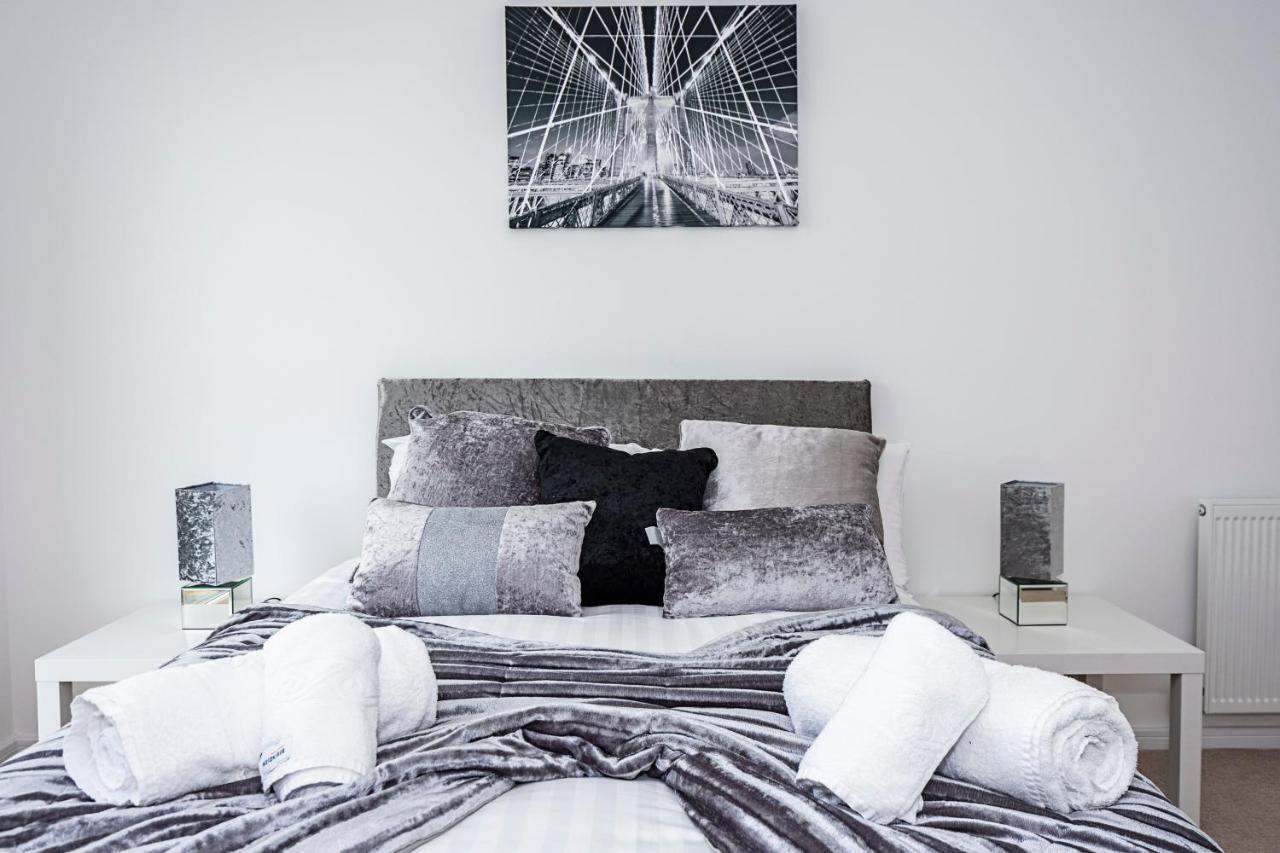 Chiswick Park 3 Bed 3 Bath West London - Parking Διαμέρισμα Εξωτερικό φωτογραφία