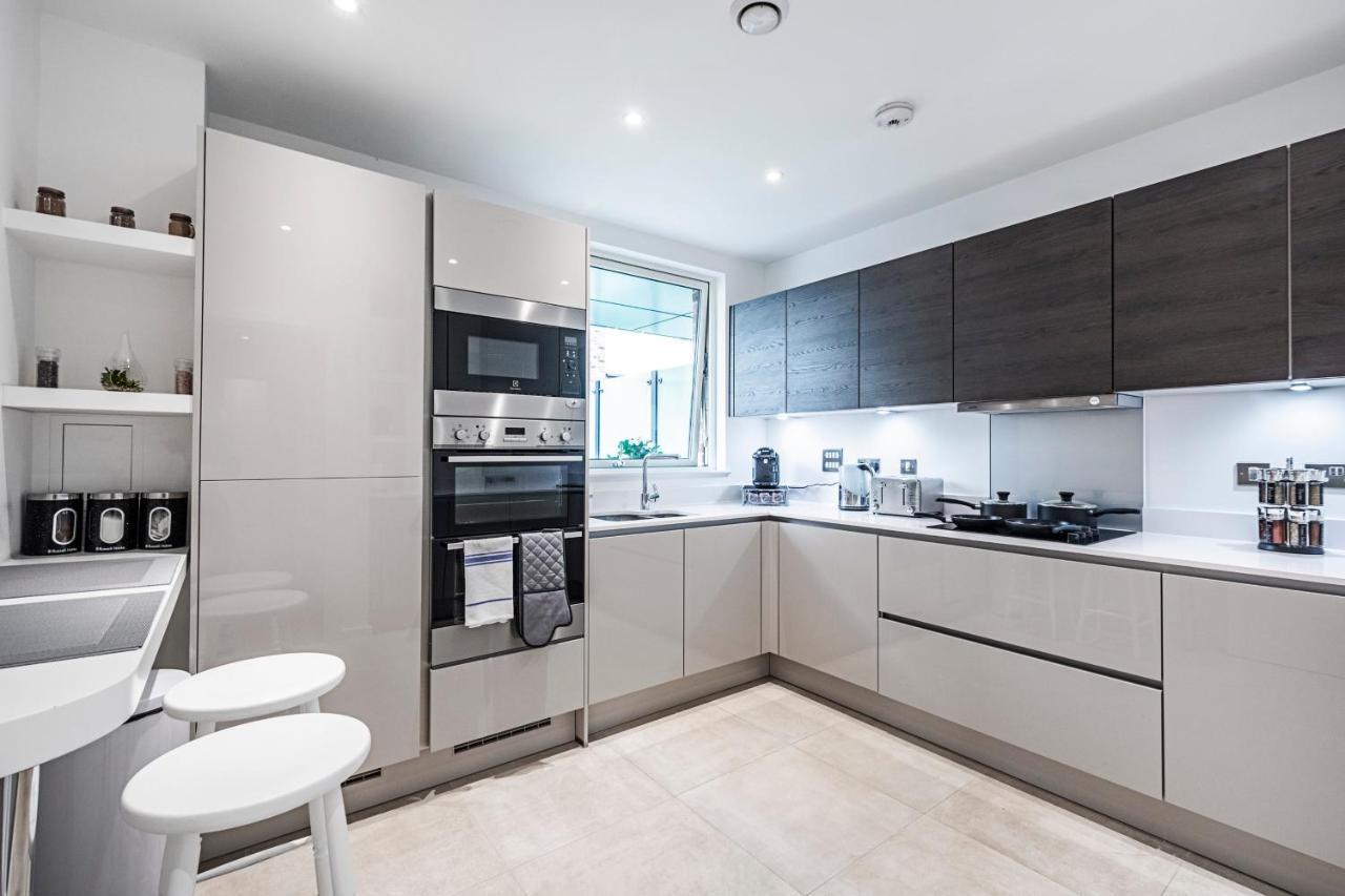 Chiswick Park 3 Bed 3 Bath West London - Parking Διαμέρισμα Εξωτερικό φωτογραφία