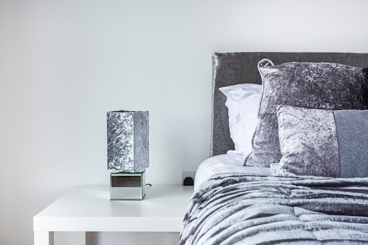 Chiswick Park 3 Bed 3 Bath West London - Parking Διαμέρισμα Εξωτερικό φωτογραφία