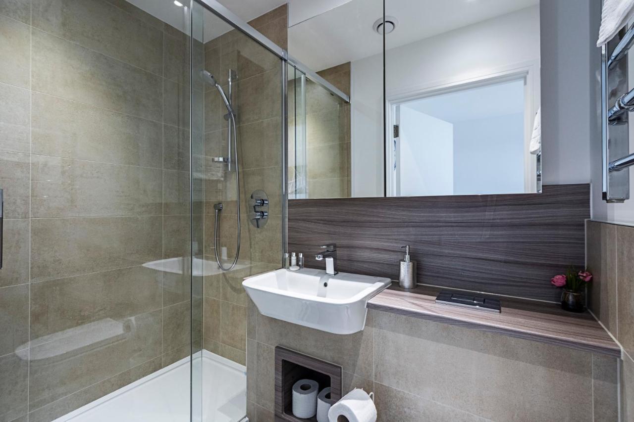 Chiswick Park 3 Bed 3 Bath West London - Parking Διαμέρισμα Εξωτερικό φωτογραφία