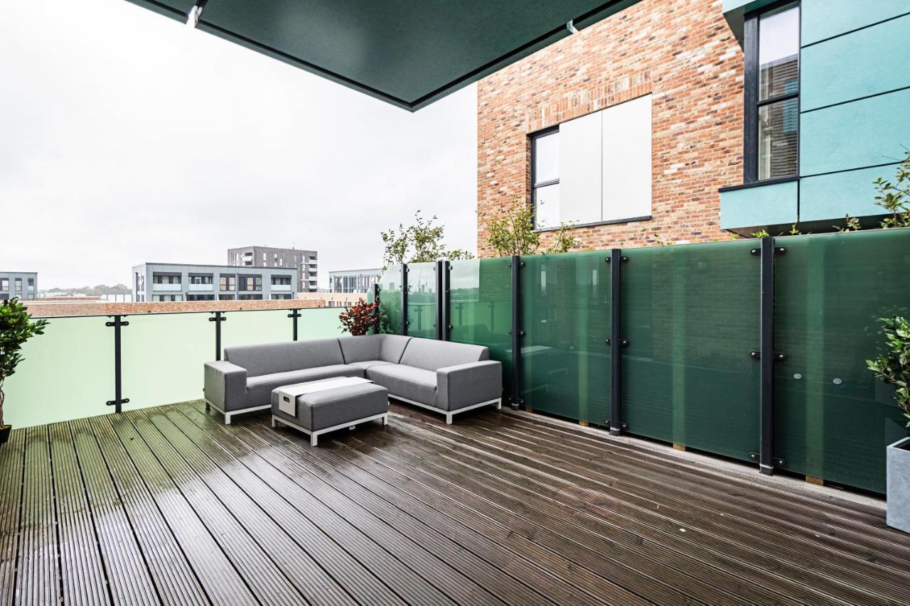Chiswick Park 3 Bed 3 Bath West London - Parking Διαμέρισμα Εξωτερικό φωτογραφία